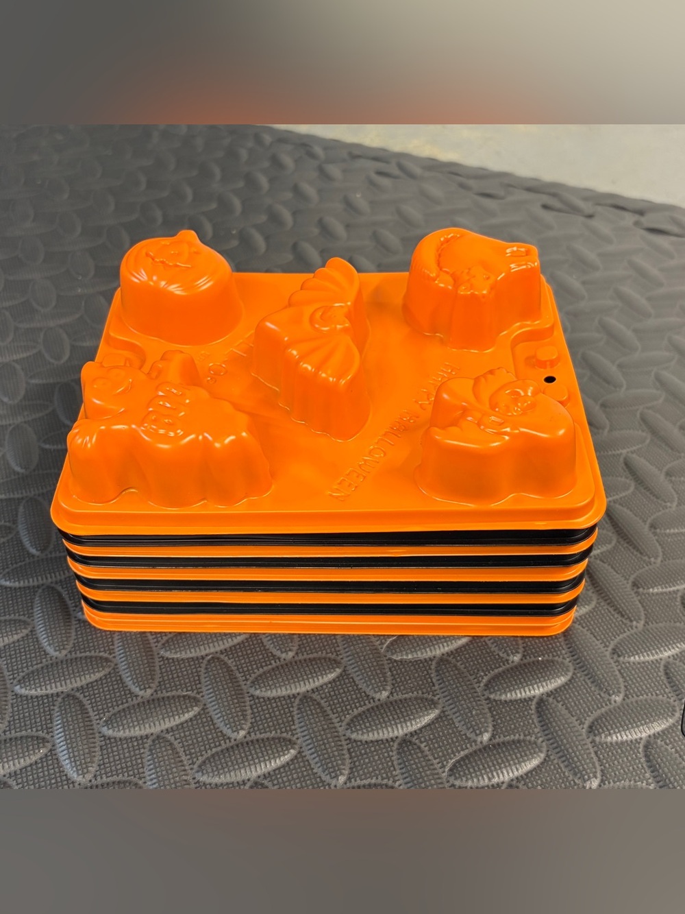 10 vintage Halloween Jell-O molds